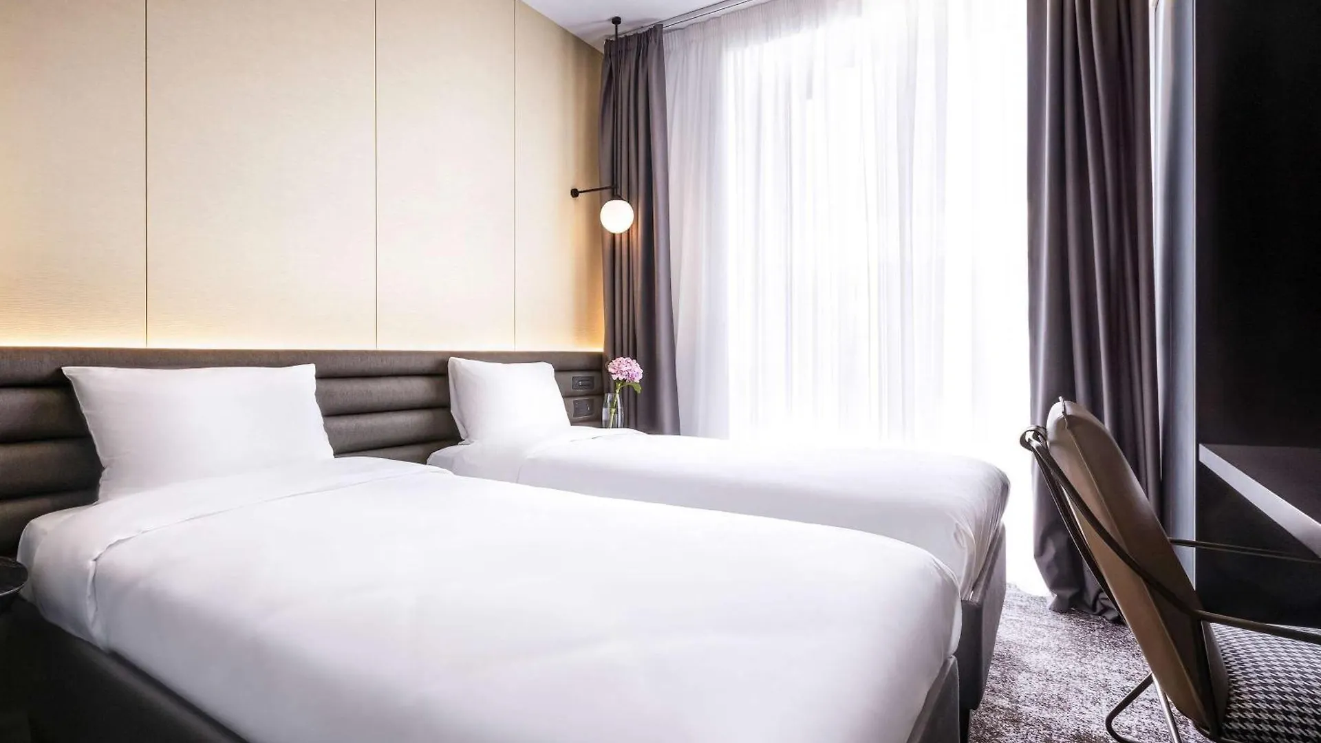 **** Hotell Novotel Living Almaty Jetisu Kazakstan