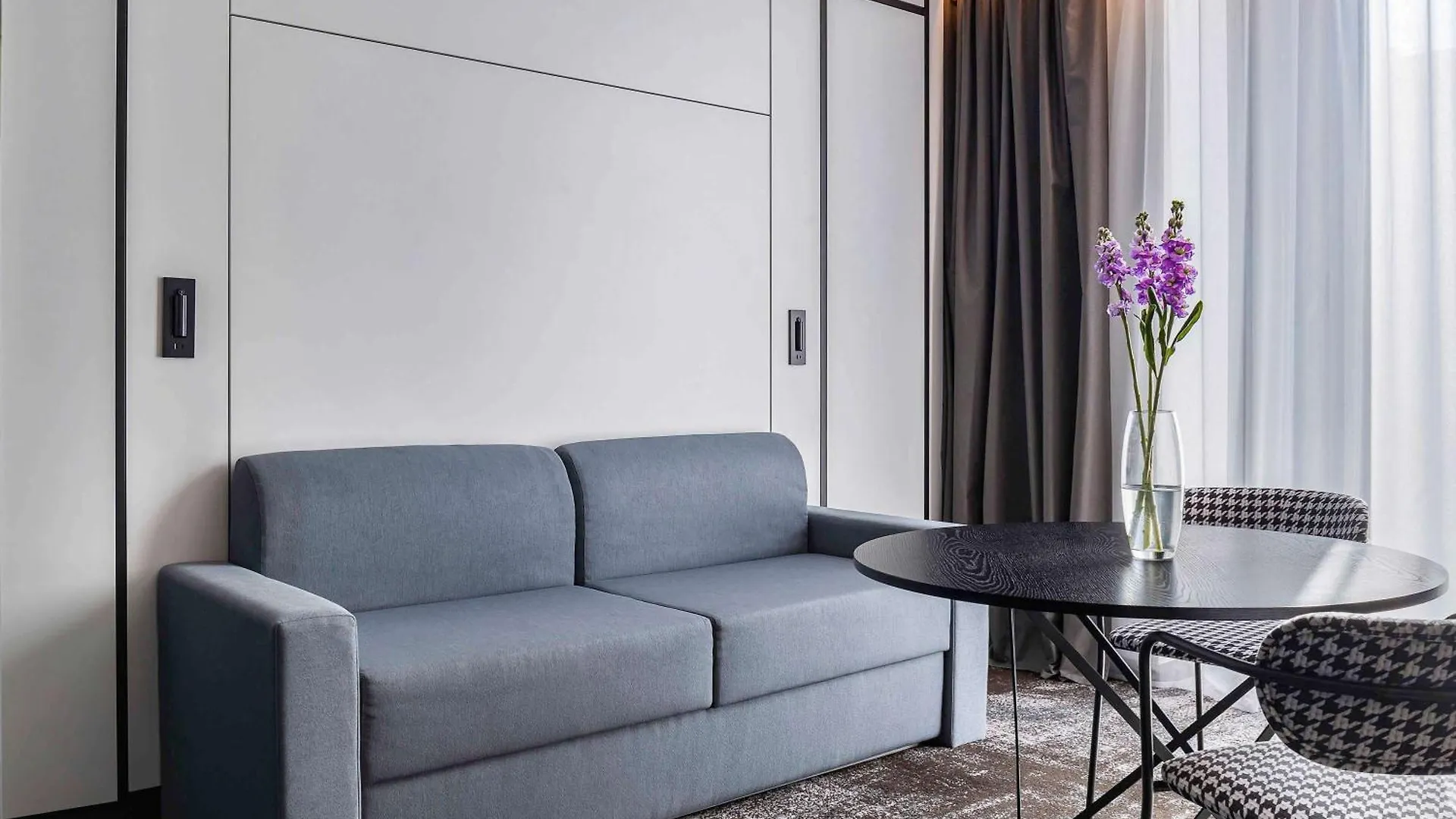 Novotel Living Almaty Jetisu 4*,